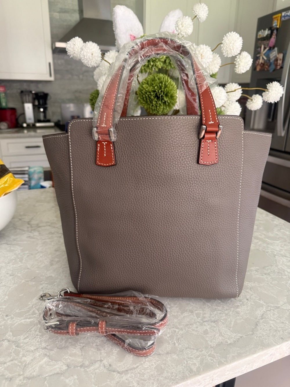 Dooney & Bourke north/south shopper - Picture 2 of 8